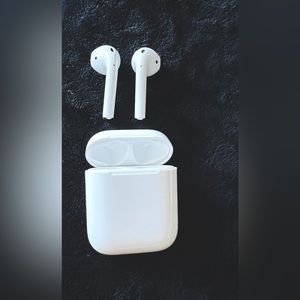 Apple AirPods 1st Generation